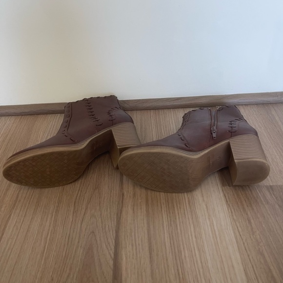 Maurices brown boots size 8 - Picture 3 of 5